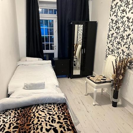 Happy Hours Home Stay London Exteriör bild