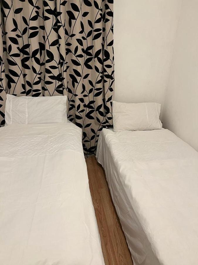 Happy Hours Home Stay London Exteriör bild