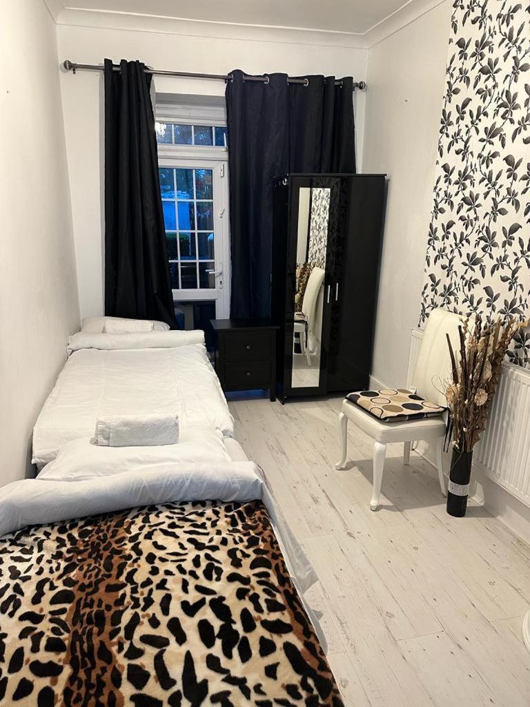 Happy Hours Home Stay London Exteriör bild