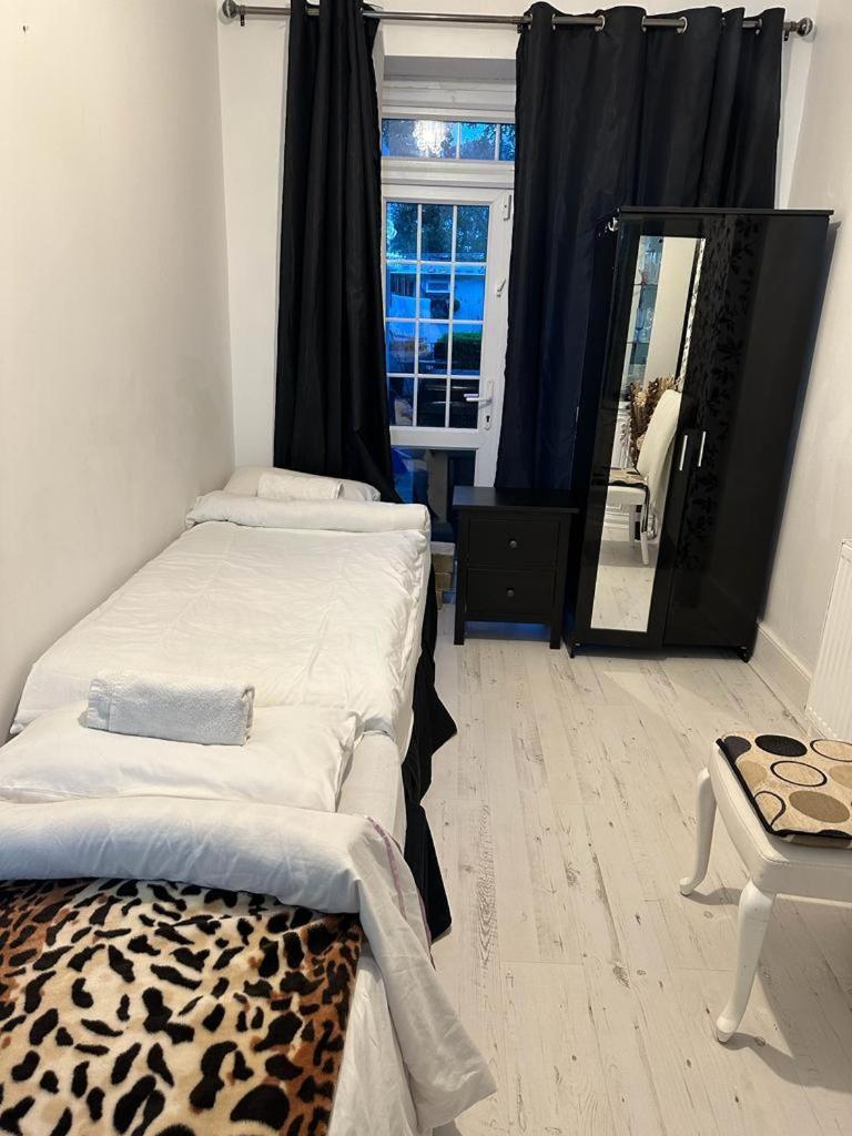 Happy Hours Home Stay London Exteriör bild